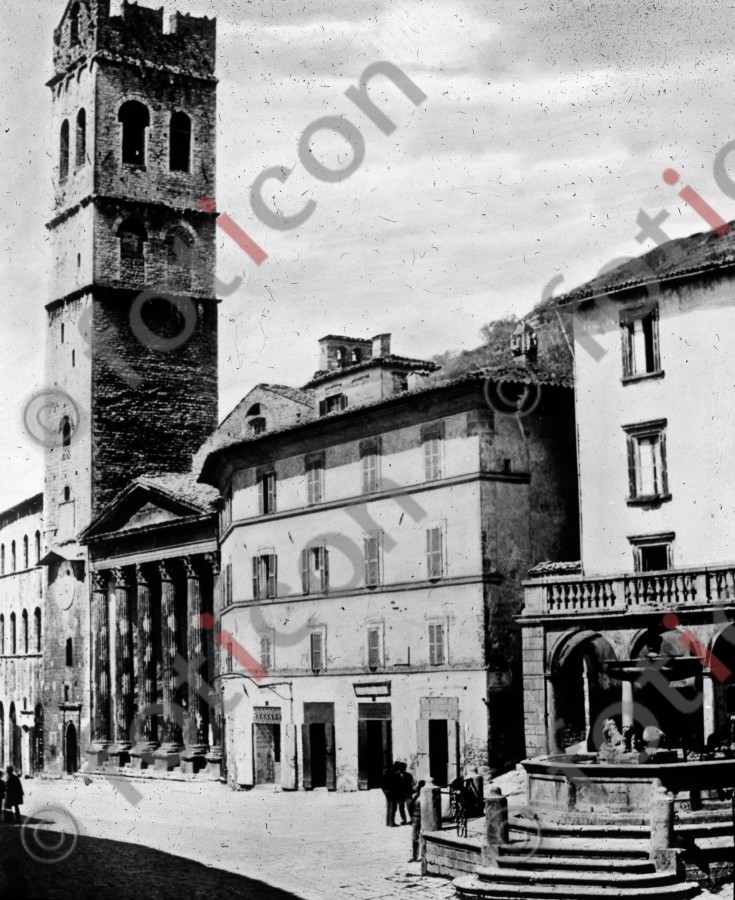 Städtischer Platz | Piazza del Comune - Foto simon-139-007-sw.jpg | foticon.de - Bilddatenbank für Motive aus Geschichte und Kultur